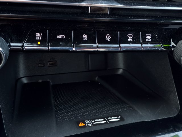 Used 2025 Chevrolet Traverse LT FWD image 20