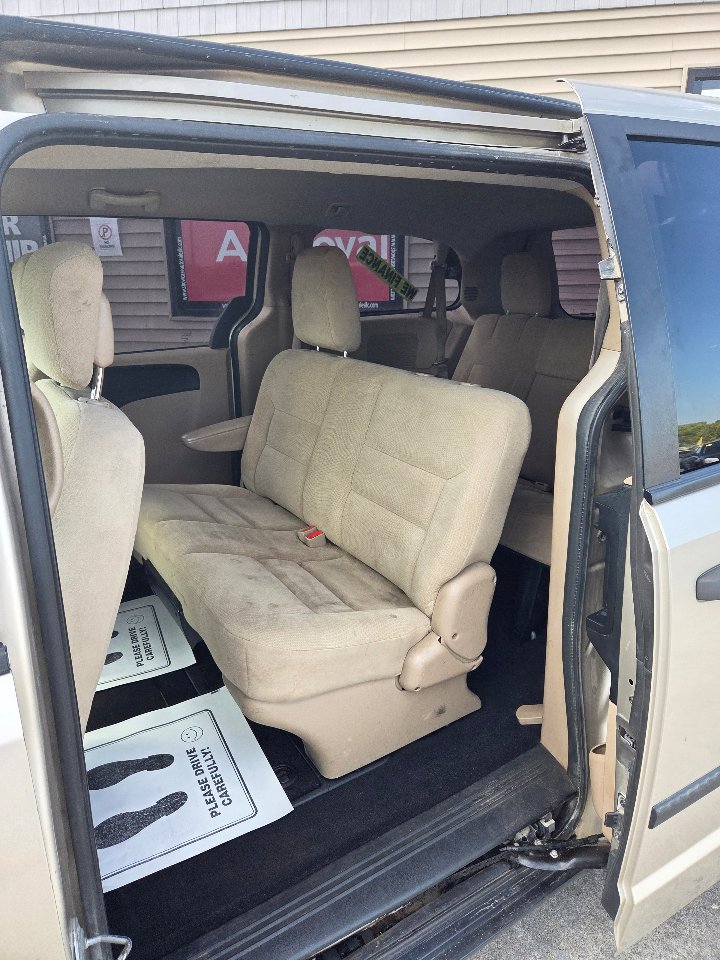 Used 2015 Dodge Grand Caravan American Value Package image 11