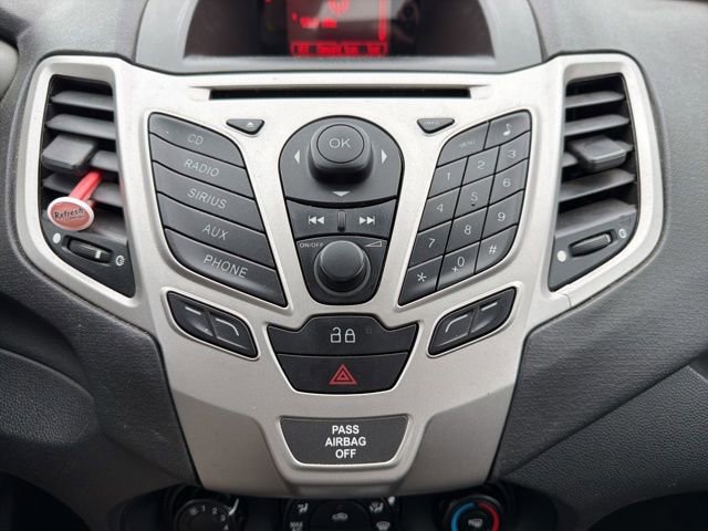 Used 2013 Ford Fiesta SE image 18