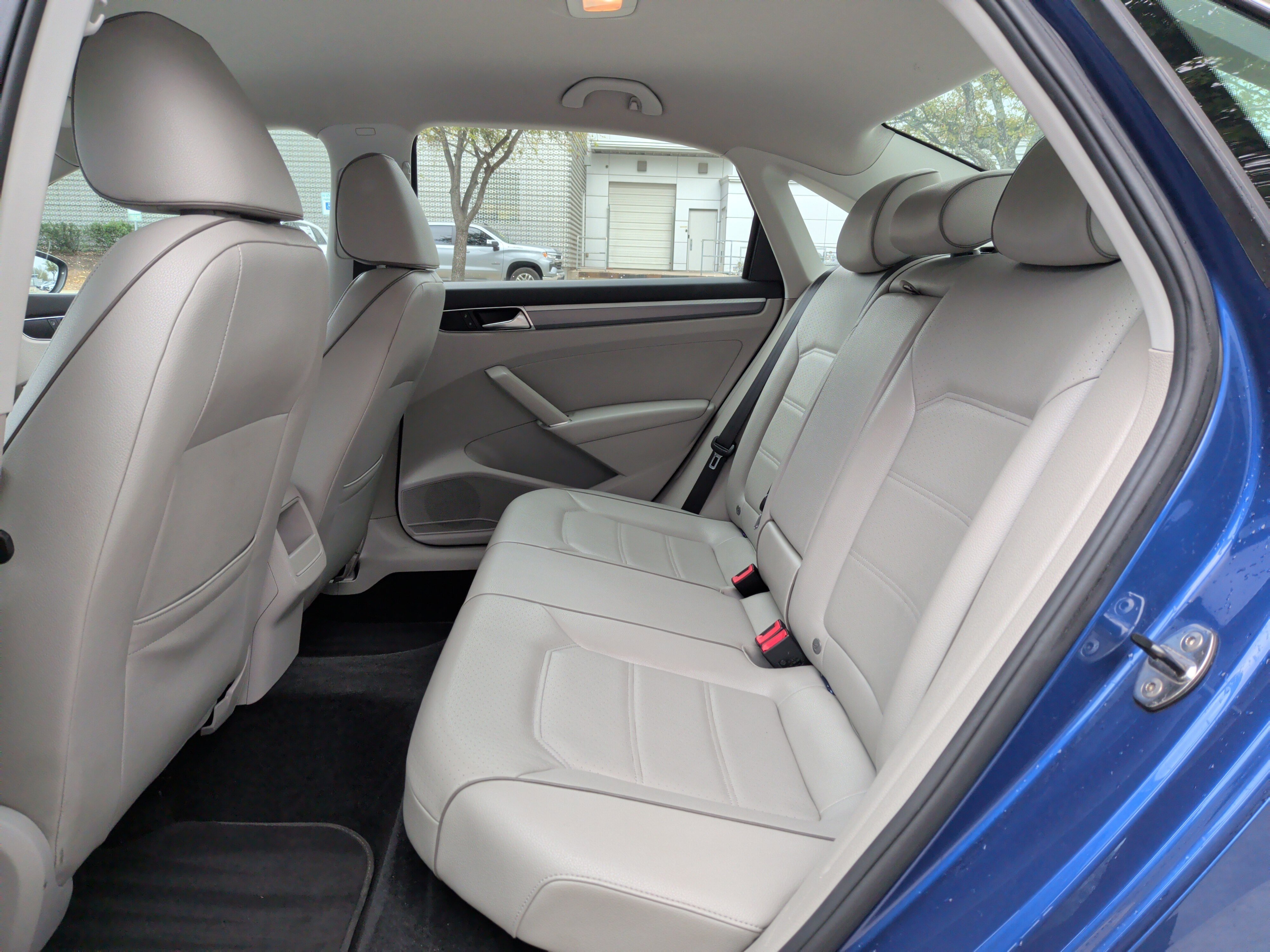 Used 2017 Volkswagen Passat 1.8T R-Line w/ R-Line Lighting Package image 30