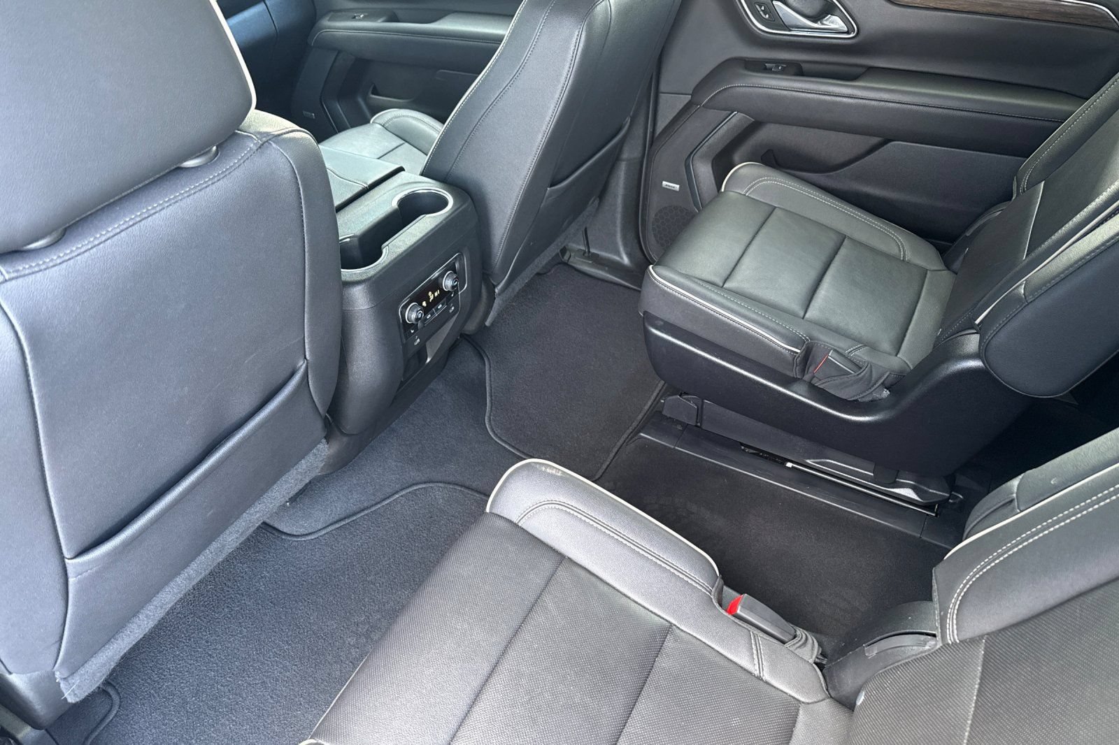Used 2023 Chevrolet Suburban Premier AWD/4WD image 13