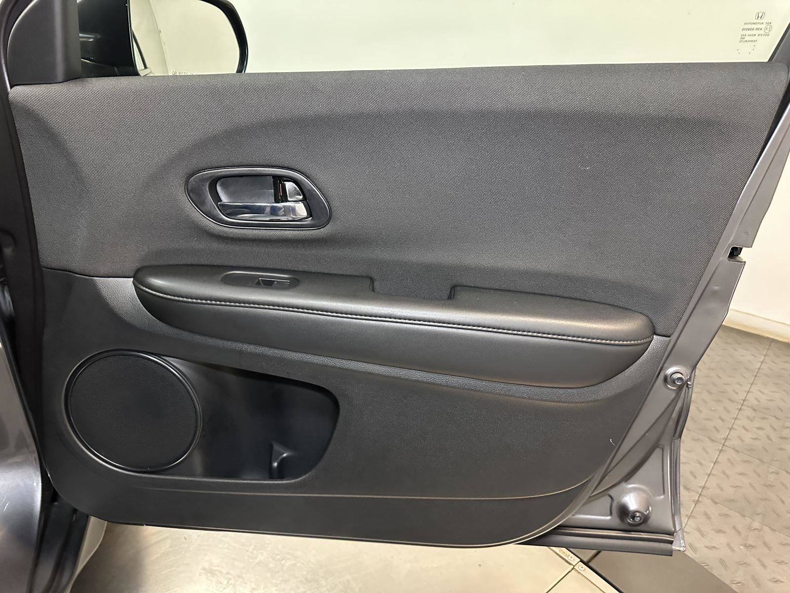Certified 2022 Honda HR-V LX image 29