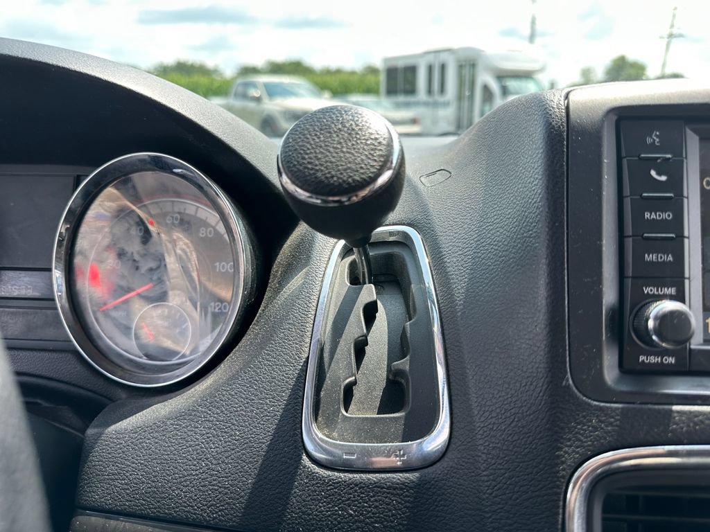 Used 2016 Dodge Grand Caravan SXT FWD image 25