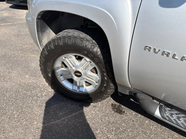 Used 2011 Chevrolet Avalanche LT w/ Suspension Package, Off-Road AWD/4WD image 21