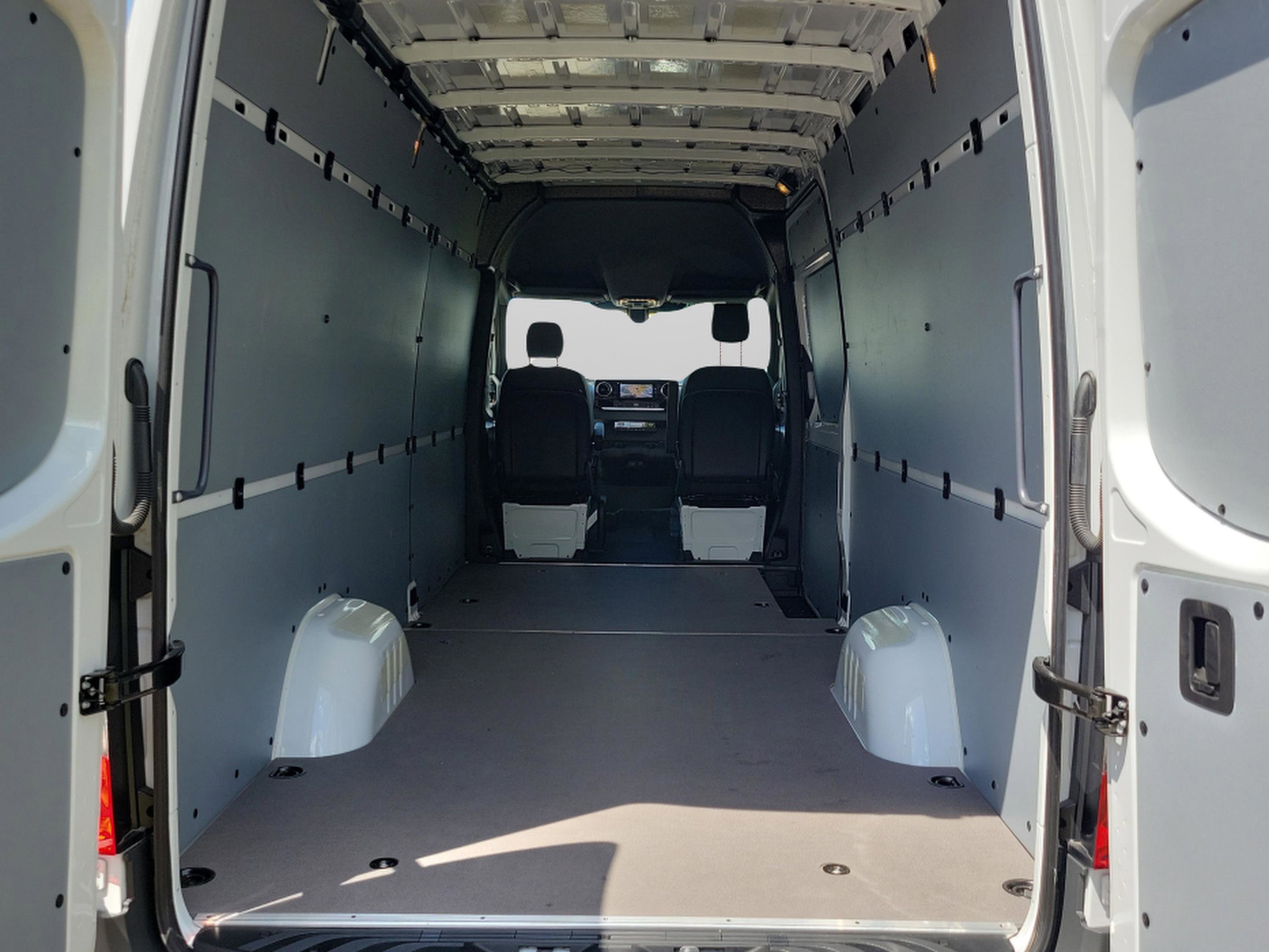 Used 2025 Mercedes-Benz Sprinter 2500 image 5