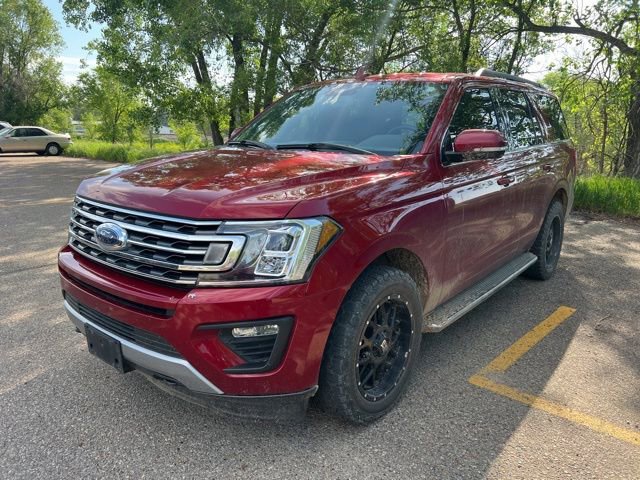 Used 2018 Ford Expedition XLT w/ Equipment Group 202A AWD/4WD image 4