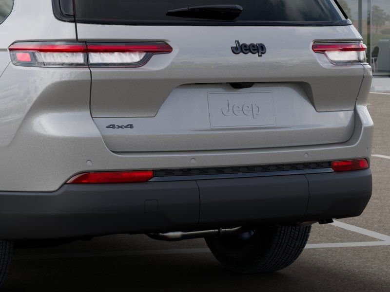 New 2025 Jeep Grand Cherokee L Altitude image 13