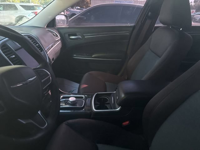 Used 2022 Chrysler 300 Touring w/ Sport Appearance Package RWD image 6