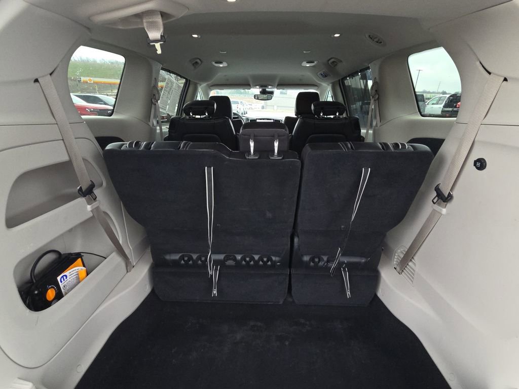 Used 2023 Chrysler Pacifica Touring-L image 31