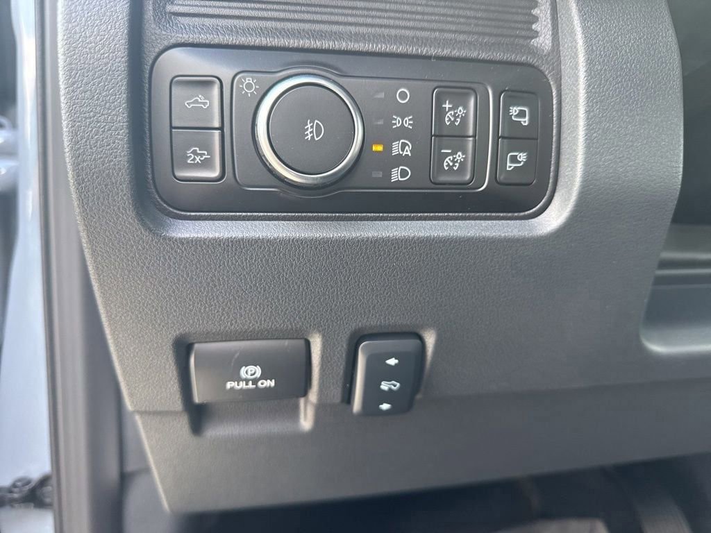 New 2026 Ford F350 Lariat w/ Black Appearance Package image 25