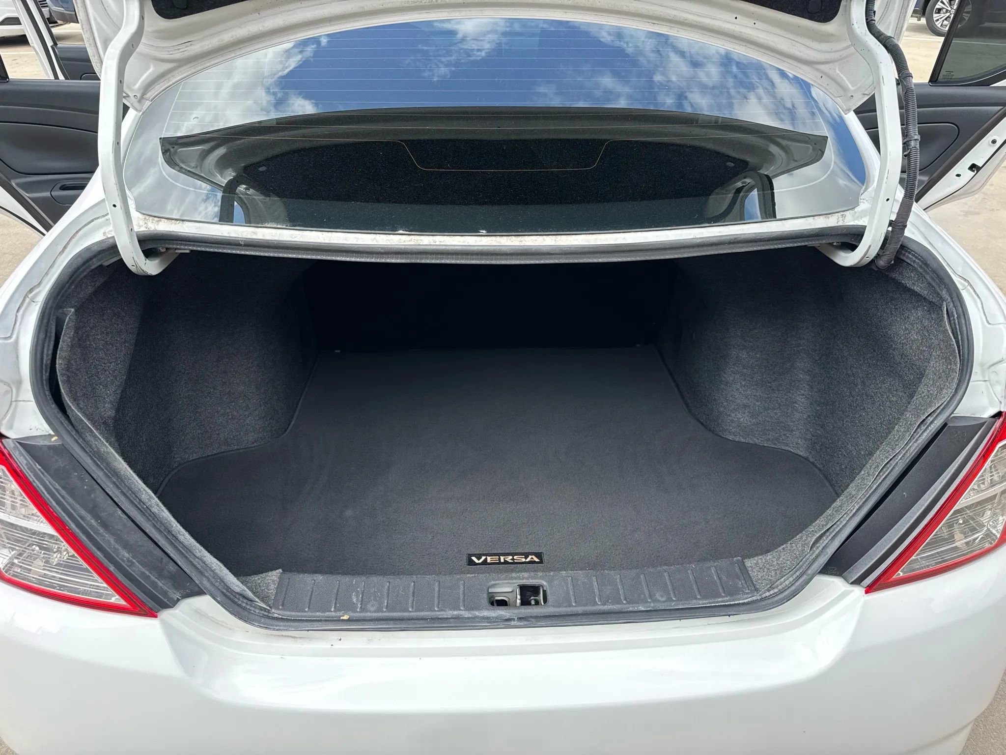 Used 2017 Nissan Versa S Plus image 29