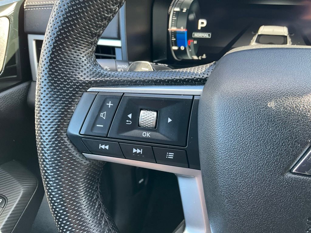 Used 2023 Mitsubishi Outlander SE Black Edition image 5