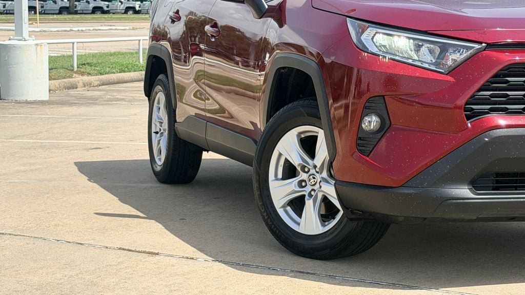 Used 2021 Toyota RAV4 XLE AWD/4WD image 11