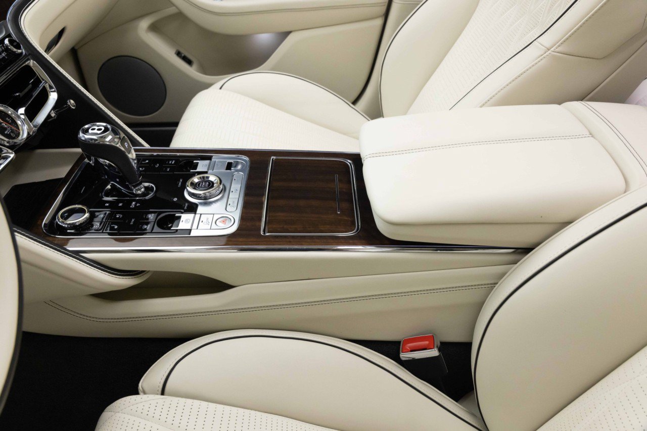 Used 2024 Bentley Flying Spur Azure AWD/4WD image 28
