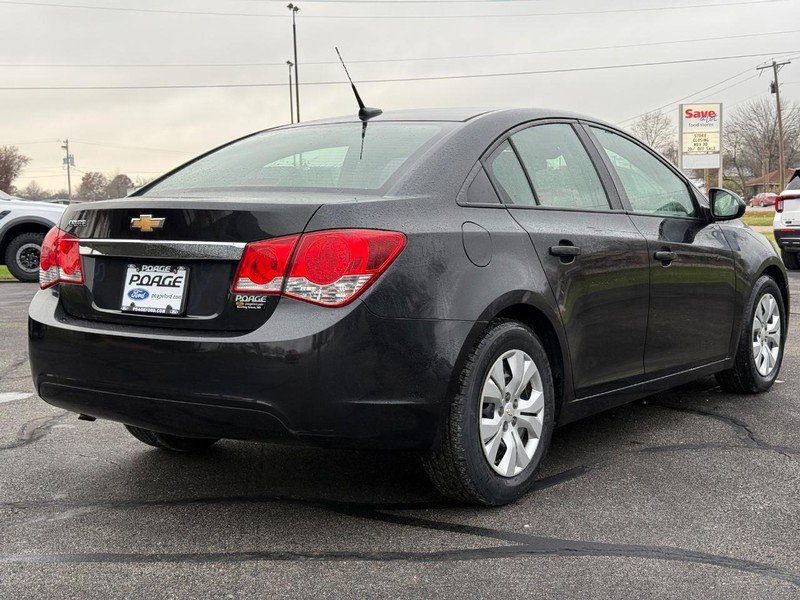 Used 2013 Chevrolet Cruze LS image 3