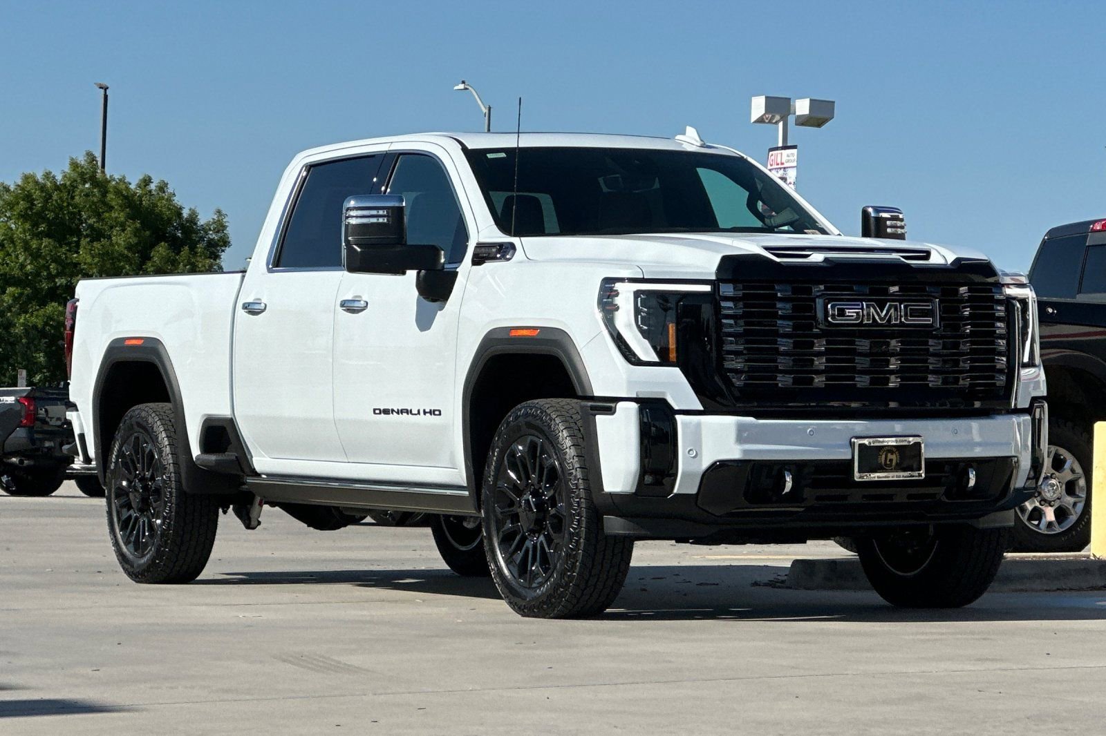 New 2026 GMC Sierra 2500 Denali Ultimate w/ LPO, Black Badging Package AWD/4WD image 9