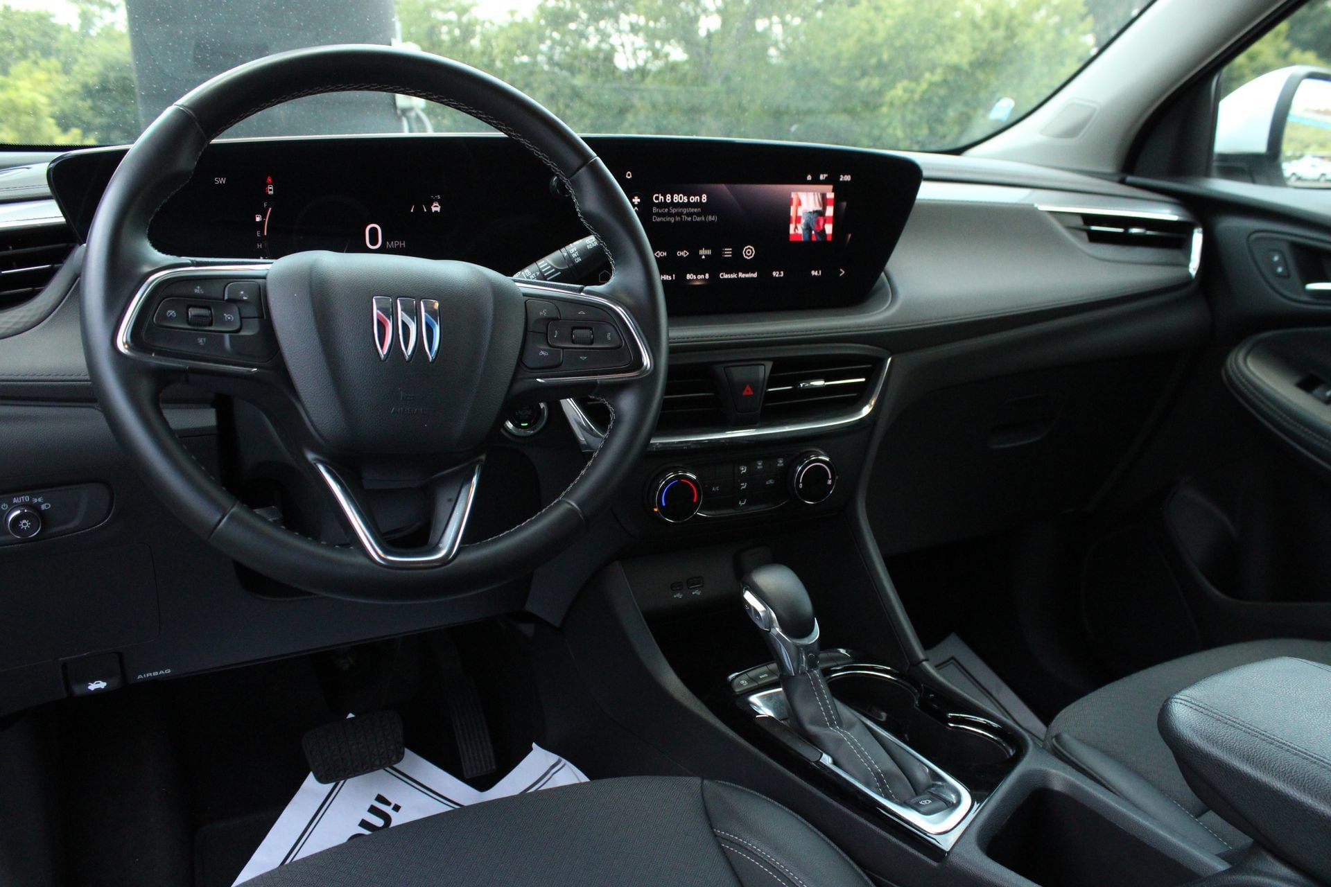 Used 2025 Buick Encore GX Preferred AWD/4WD image 21
