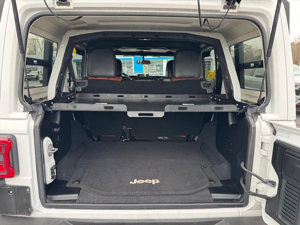 Used 2018 Jeep Wrangler Unlimited Sahara w/ Cold Weather Group image 9