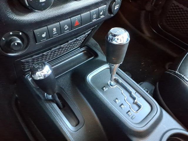 Used 2018 Jeep Wrangler Unlimited Sahara w/ Connectivity Group image 34