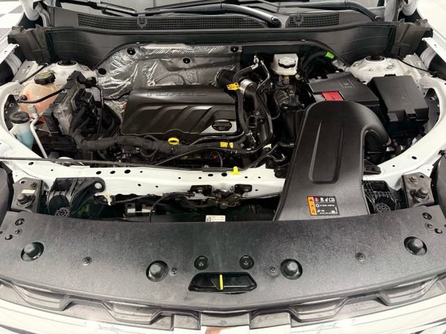 Used 2025 Chevrolet Trax LT FWD image 8