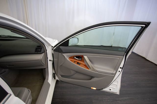 Used 2011 Toyota Camry XLE w/ XLE Extra-Value Pkg #2 image 17