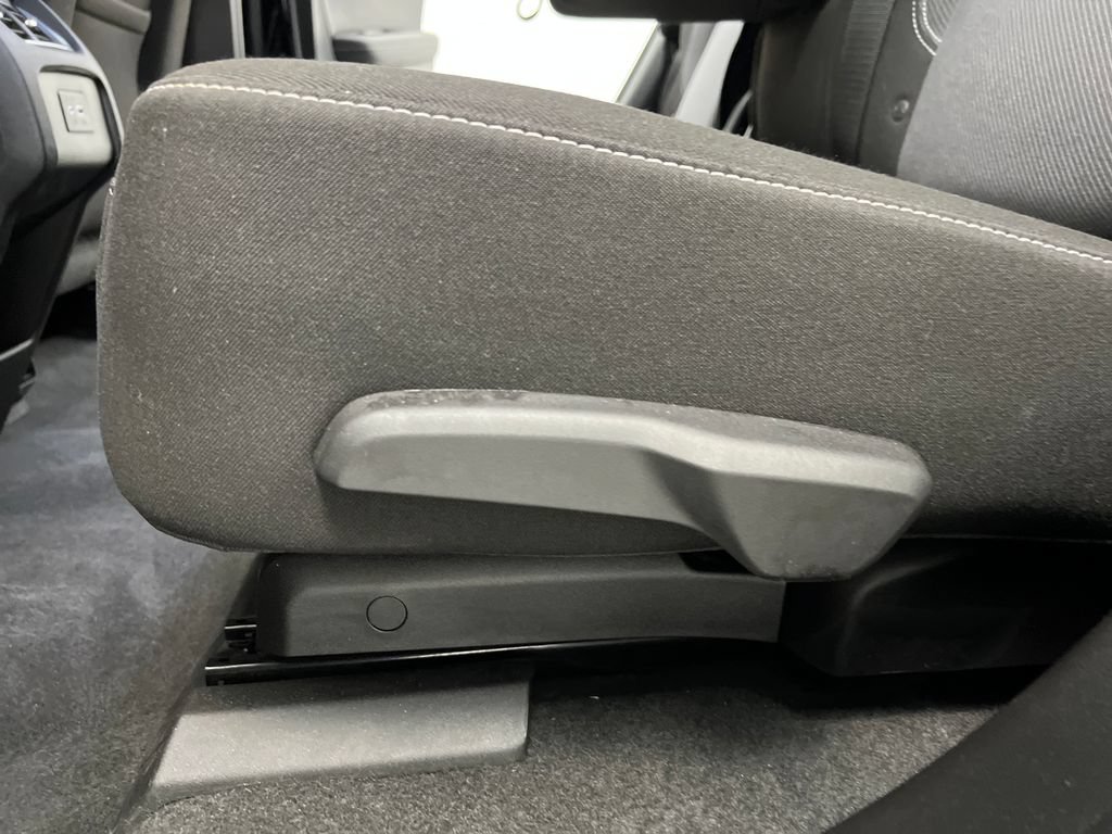 Used 2025 Chevrolet Blazer LT FWD image 18
