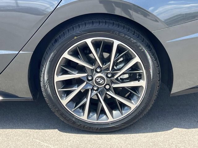 Certified 2023 Hyundai Sonata Limited w/ Preferred Accessory Package FWD image 12