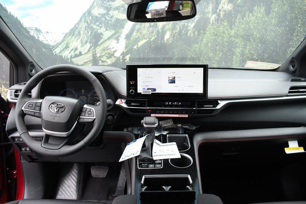 New 2026 Toyota Sienna XSE AWD/4WD image 9