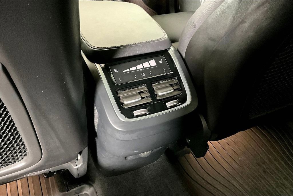 Used 2024 Volvo XC90 B6 Plus image 34