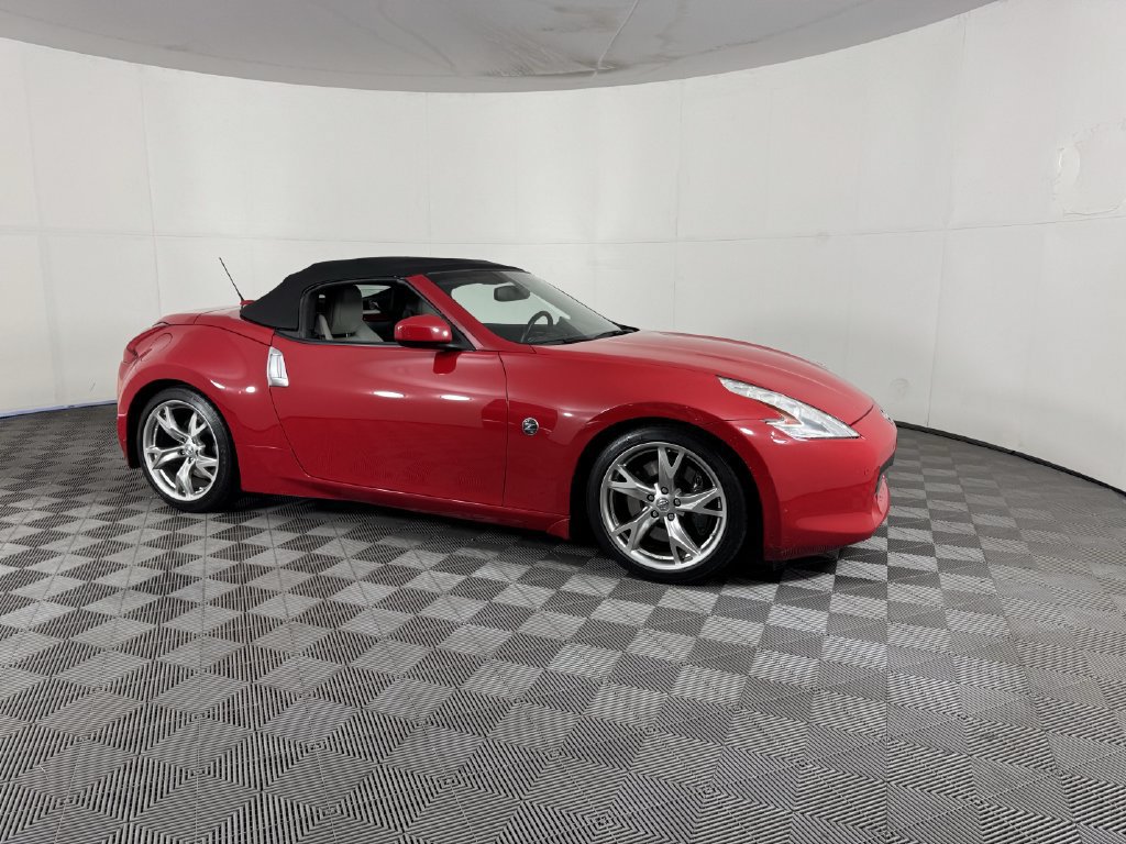 Used 2010 Nissan 370Z Touring w/ Sport Pkg RWD image 2