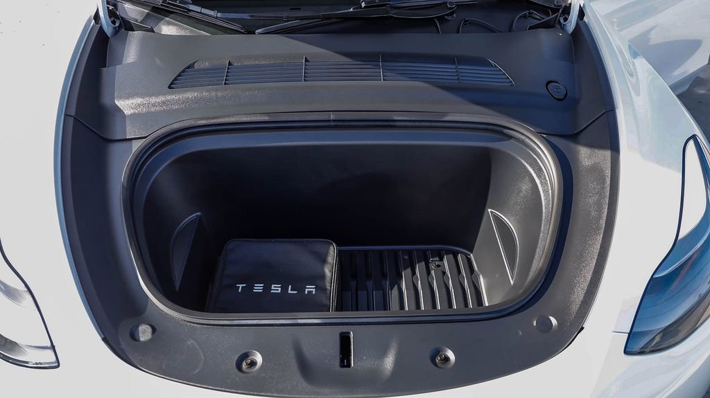Used 2024 Tesla Model Y Performance image 31