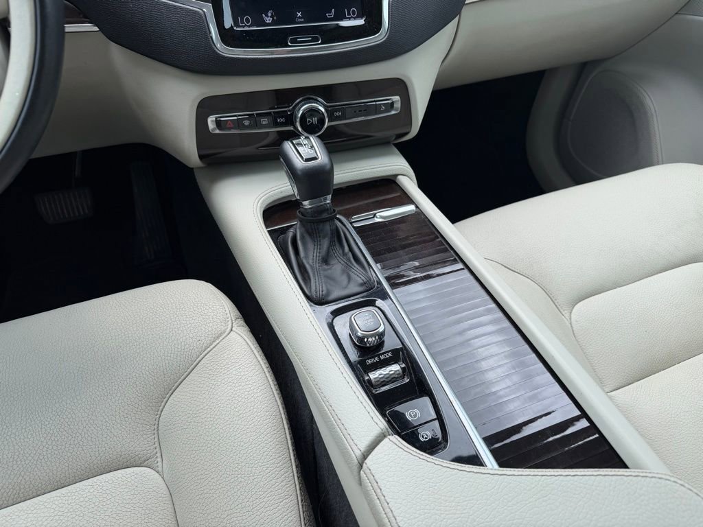 Used 2019 Volvo XC90 T5 Momentum FWD image 17
