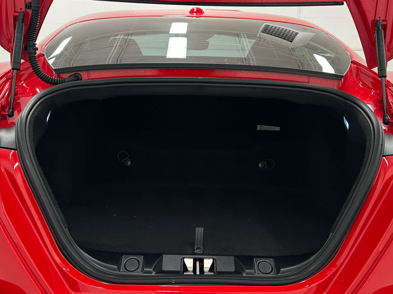 Used 2022 Ferrari Roma RWD image 33
