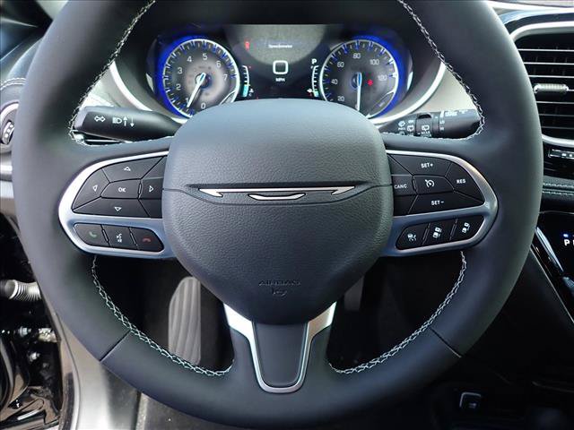 New 2027 Chrysler Pacifica Select FWD image 15