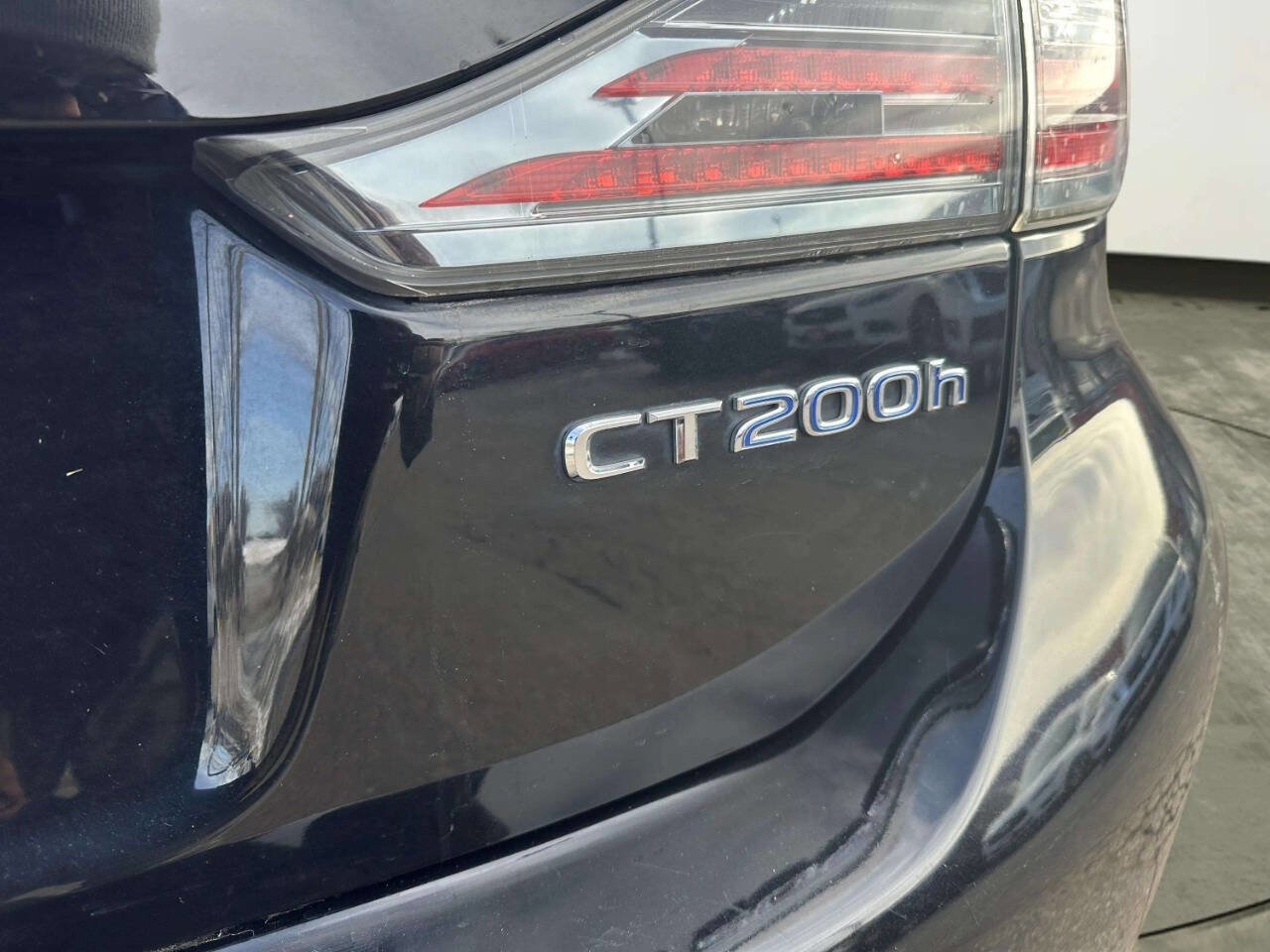 Used 2011 Lexus CT 200h Premium w/ Leather Pkg image 18