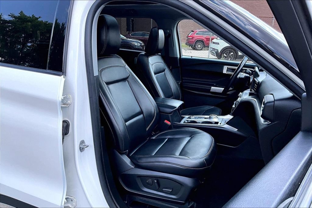 Certified 2023 Ford Explorer XLT w/ Equipment Group 202A AWD/4WD image 7