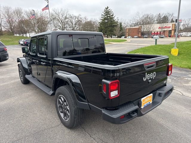 Certified 2022 Jeep Gladiator Overland AWD/4WD image 5