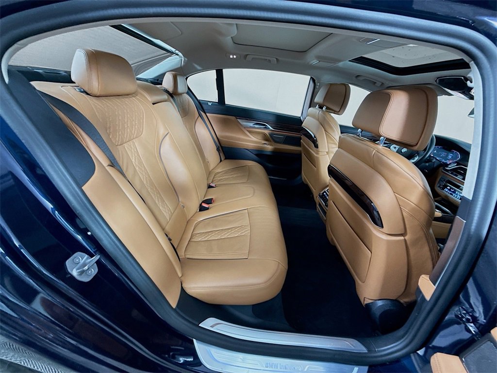 Used 2021 BMW 750i xDrive w/ Executive Package image 32