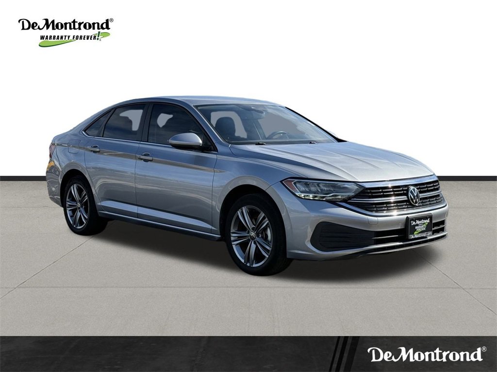 Used 2022 Volkswagen Jetta SE image 2