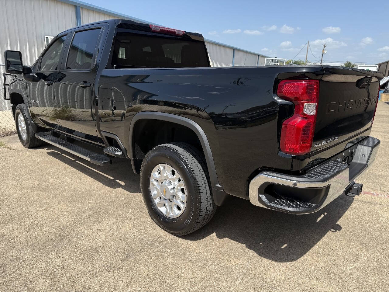 Used 2024 Chevrolet Silverado 2500 LT AWD/4WD image 9