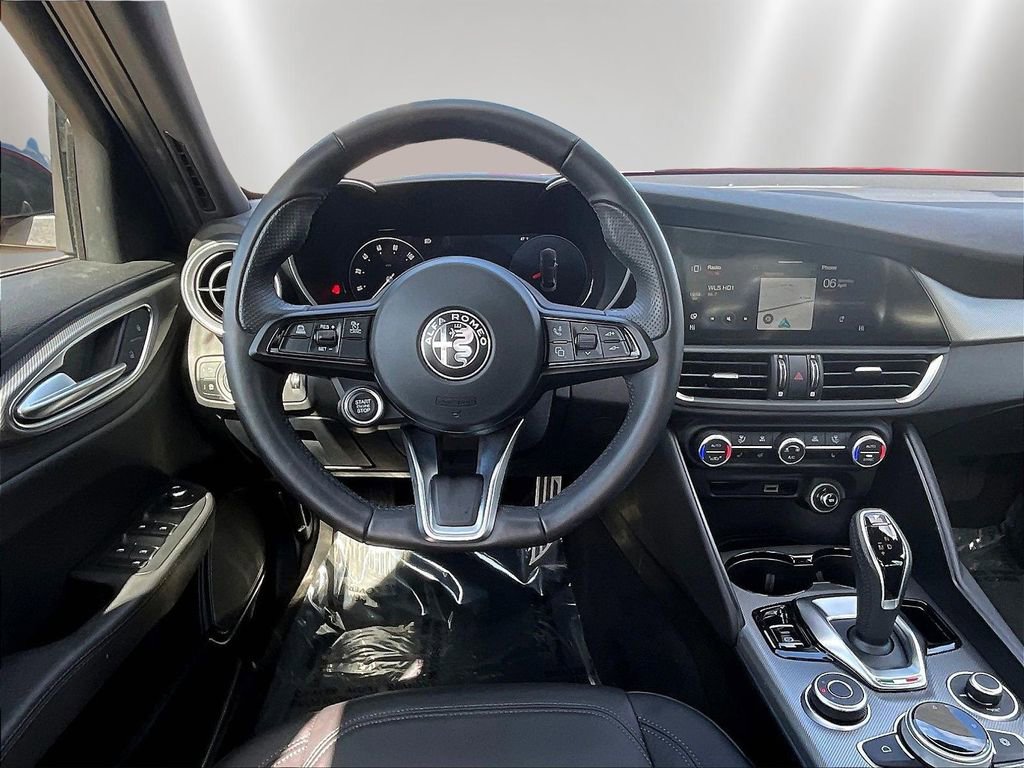 Used 2024 Alfa Romeo Giulia Ti AWD/4WD image 8