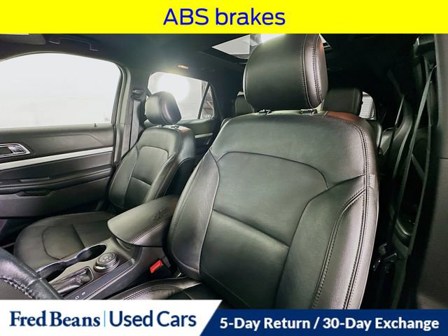 Used 2017 Ford Explorer XLT w/ Equipment Group 202A AWD/4WD image 27