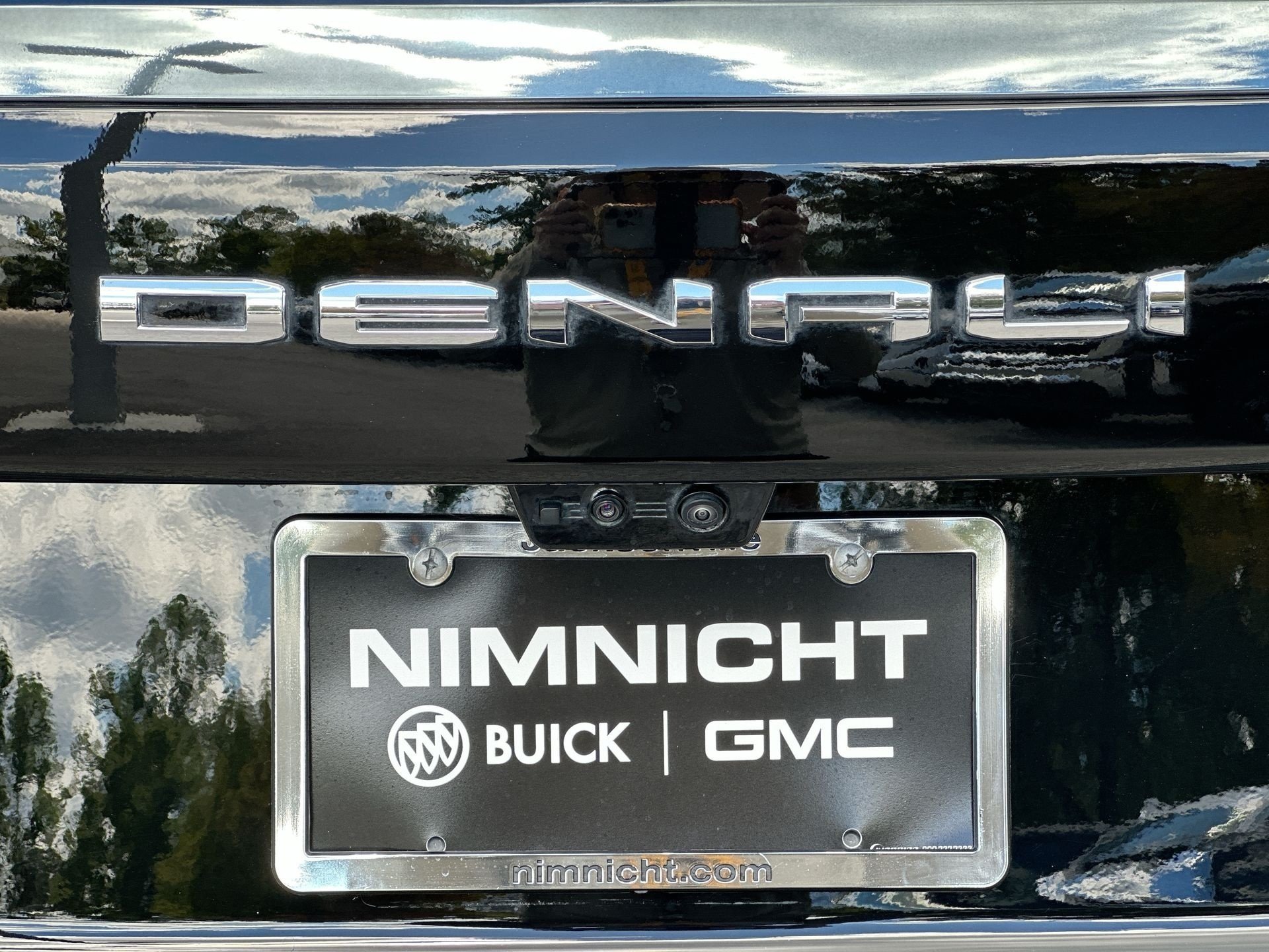 Certified 2025 GMC Yukon Denali Ultimate AWD/4WD image 32