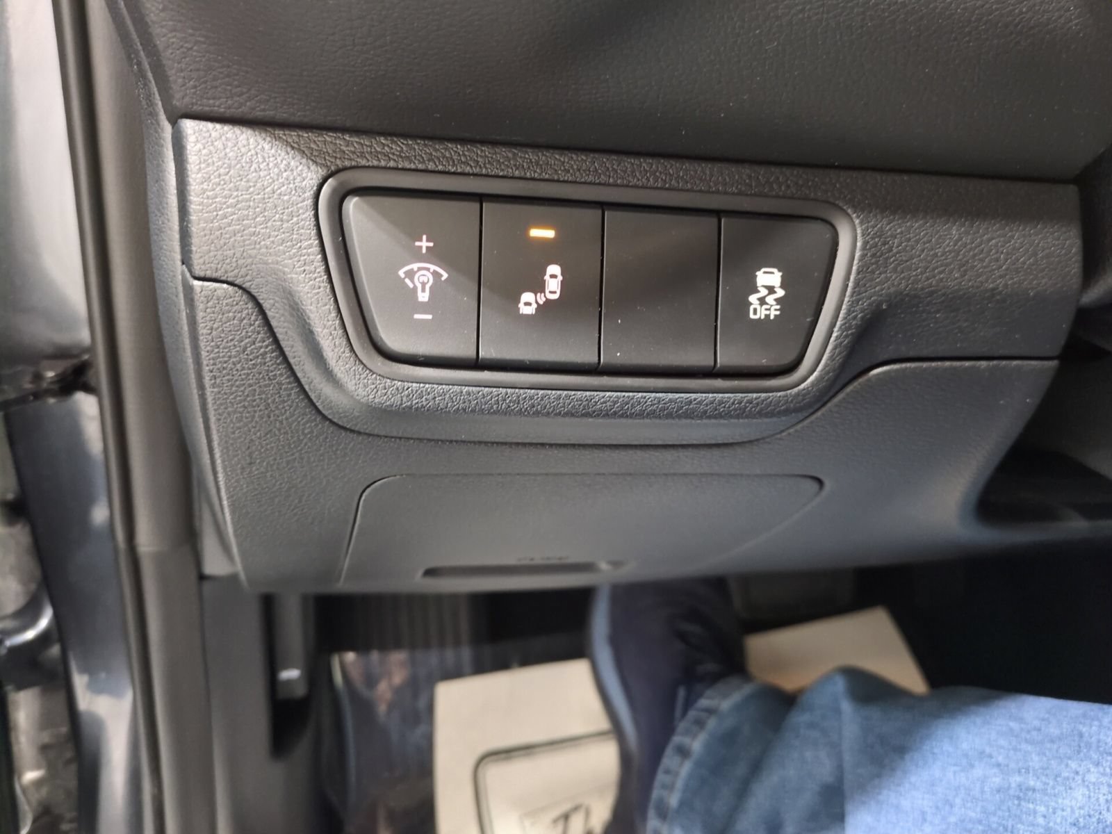 Certified 2024 Kia Forte LXS w/ LXS Technology Package FWD image 17