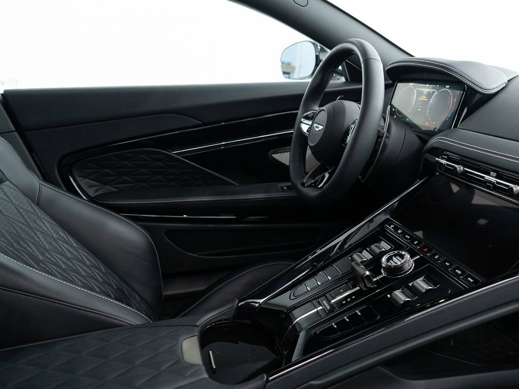 Used 2025 Aston Martin DB12 Coupe image 25