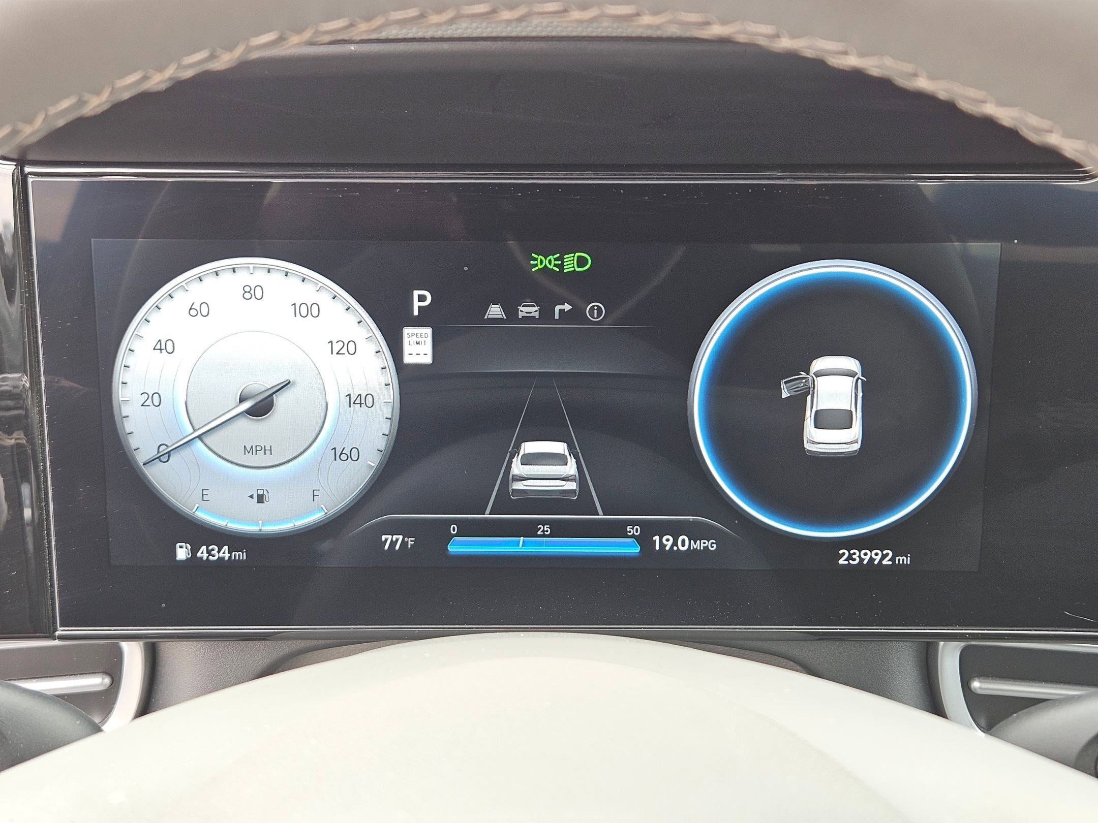 Used 2025 Hyundai Elantra SEL FWD image 21