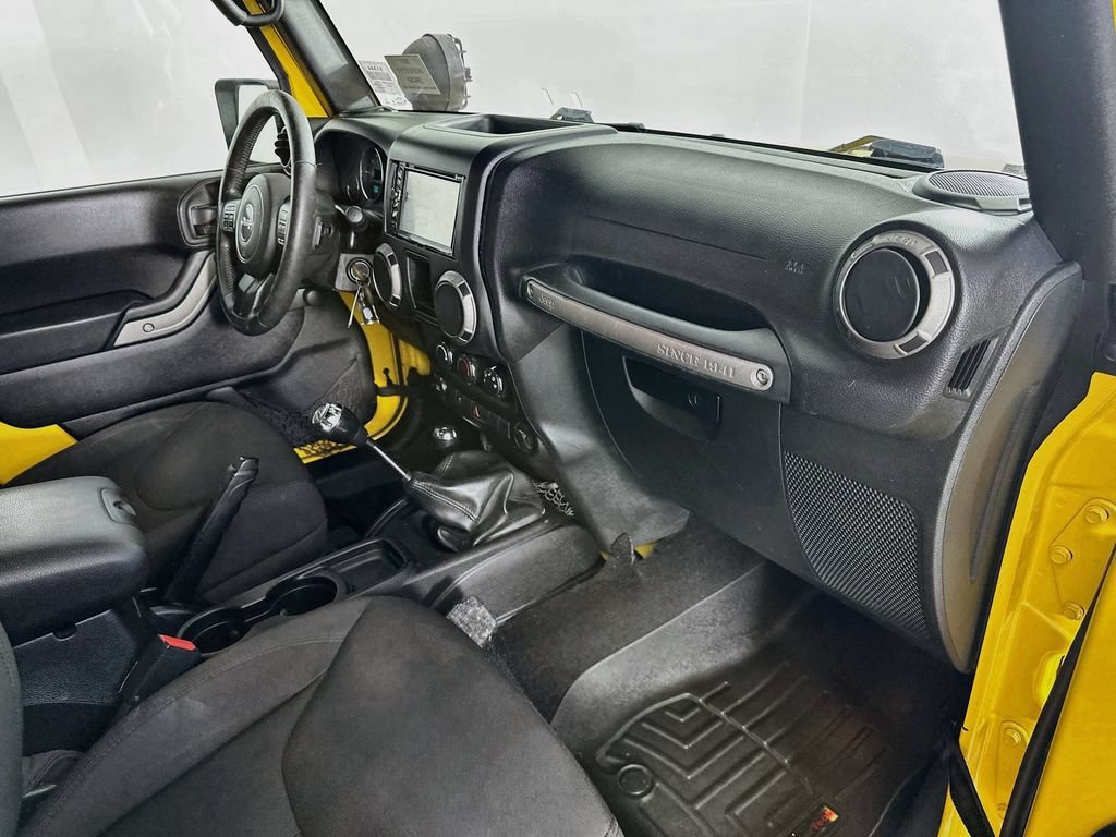 Used 2016 Jeep Wrangler Sport w/ Connectivity Group AWD/4WD image 28