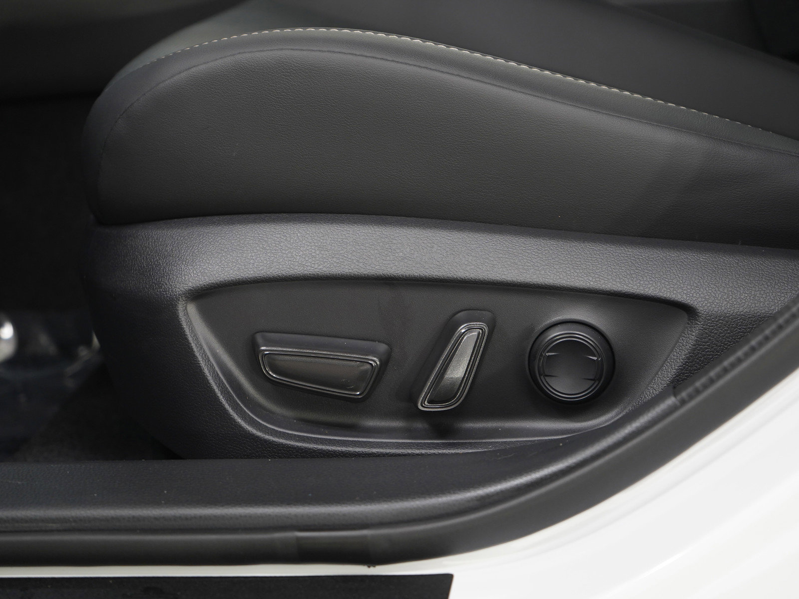 Used 2025 Toyota Prius Nightshade image 23