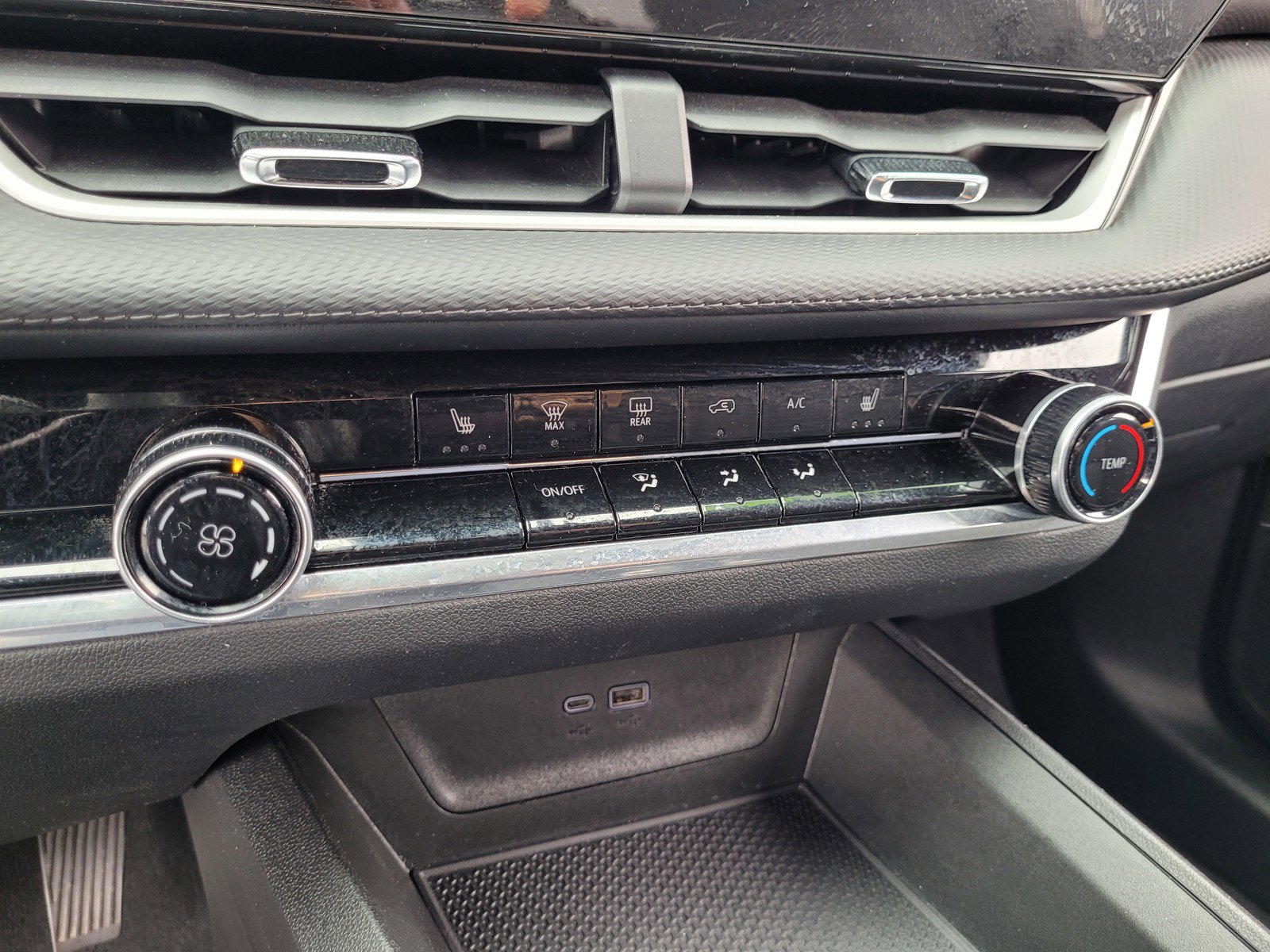 Used 2025 Chevrolet Equinox LT AWD/4WD image 18
