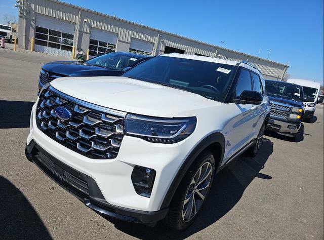 Used 2025 Ford Explorer Platinum w/ Ultimate Package AWD/4WD image 5